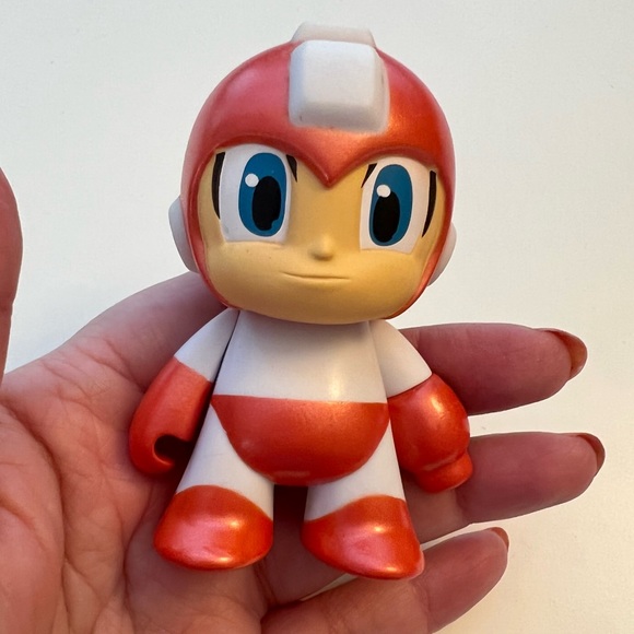 Mega Man Action Figurine Loot Crate - Picture 1 of 3